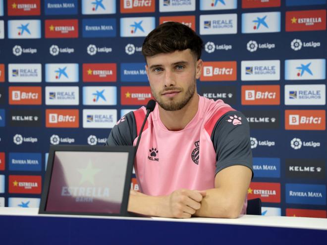 Javi Puado, en rueda de prensa con el Espanyol (Foto: RCDE).