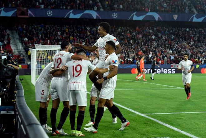 El Sevilla celebra un gol en uno de sus partidos de la Champions League (Foto: Kiko Hurtado).