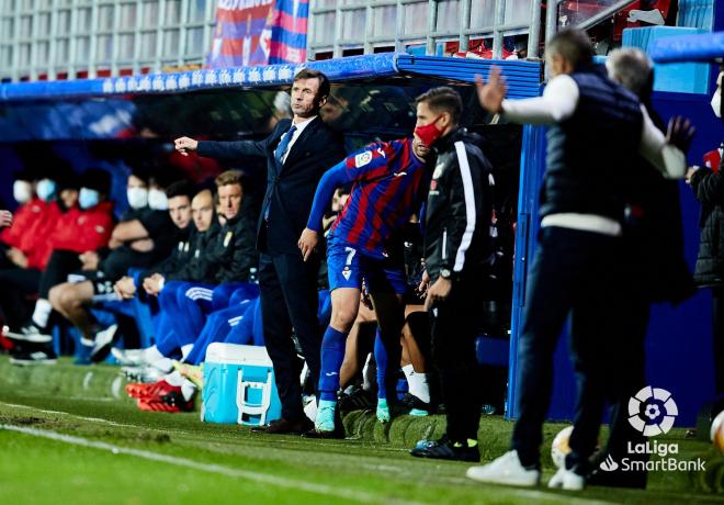 José Ángel Ziganda, durante el Eibar-Real Oviedo (Foto: LaLiga).