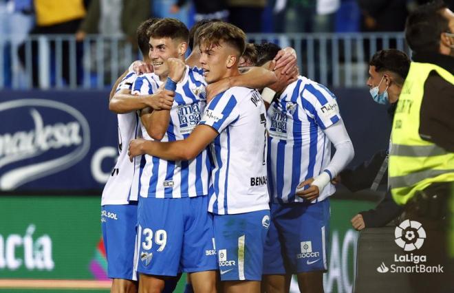 Los jugadores del Málaga celebran el gol de Paulino ante el Sanse (Foto: LaLiga).