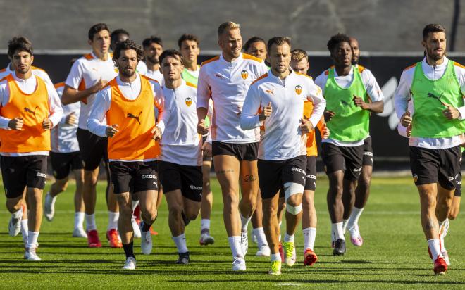 Grupo de entrenamiento del Valencia CF sin Gayà (Foto: Valencia CF)