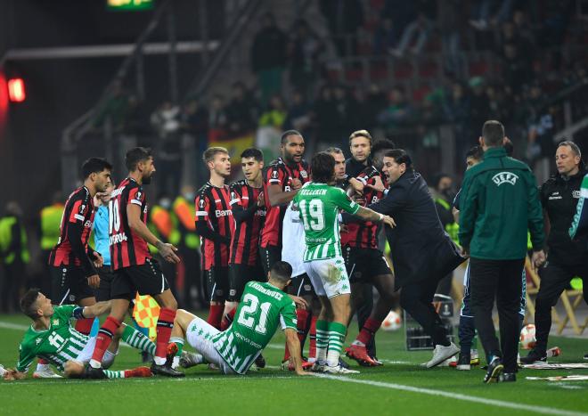 Fekir, en la tangana de Leverkusen (Foto: Cordon Press).