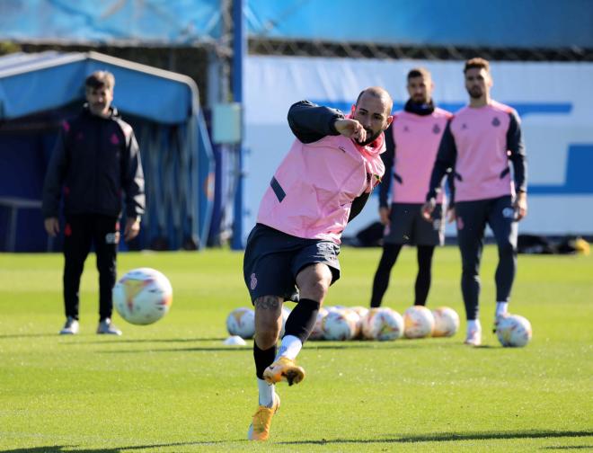 Aleix Vidal, durante un entrenamiento con el Espayol (Foto: RCDE).
