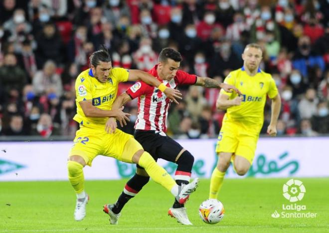 Espino y Berenger, durante el Athletic-Cádiz (Foto: LaLiga)