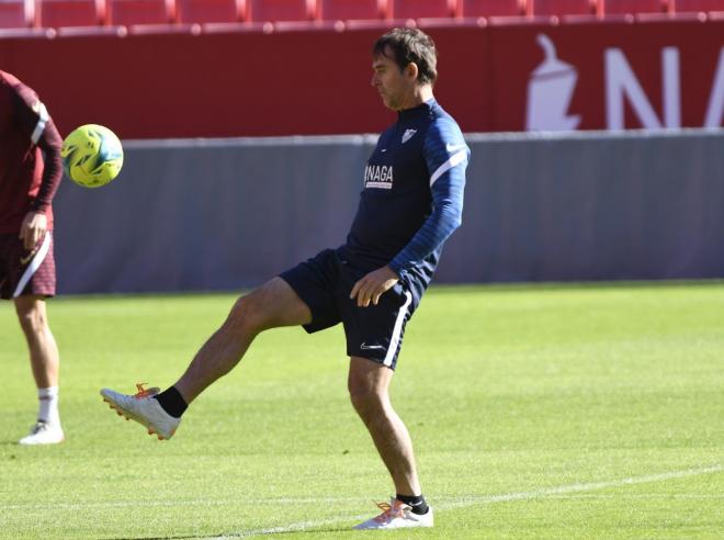 Lopetegui, en el entrenamiento del Sevilla FC. (Foto: Kiko Hurtado).