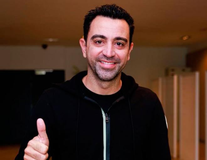 Xavi posa en su llegada a Barcelona (FOTO: FC Barcelona).