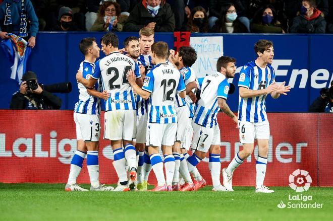 La Real Sociedad celebra el gol de Adnan Januzaj a Osasuna (Foto: Laiga).