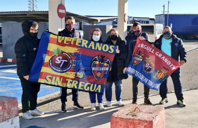 Aficionados del Levante UD en Vitoria (Foto: Twitter SIn Tregua)