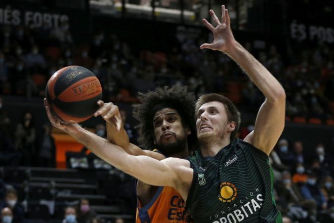 El Valencia Basket vence a su ansiedad y al Joventut (71-70)
