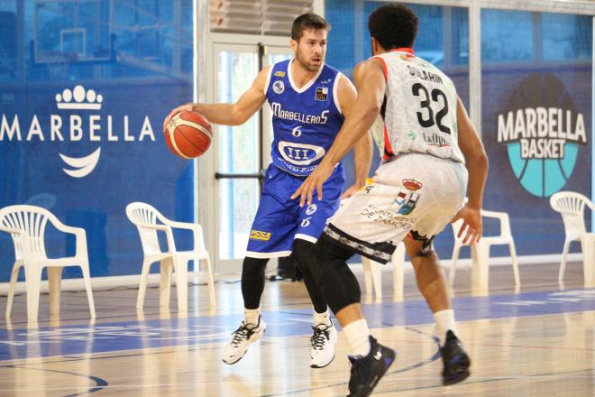 Una jugada del encuentro entre el CB Marbella y Zamora.