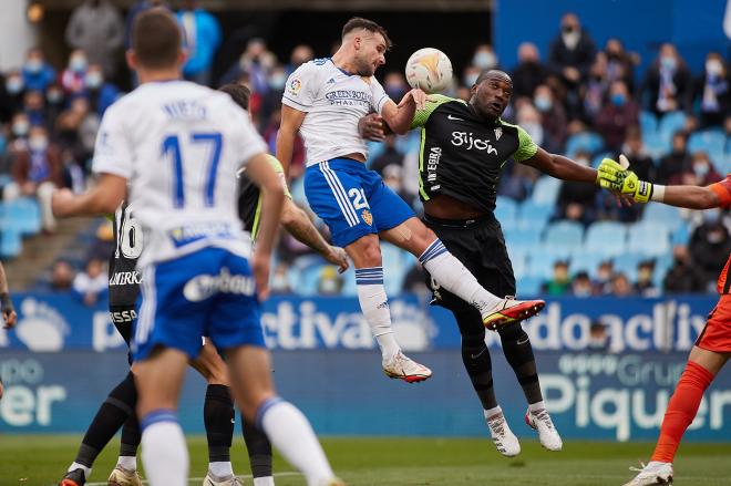 Álvaro Giménez en el Real Zaragoza-Sporting de Gijón (Foto: Daniel Marzo).