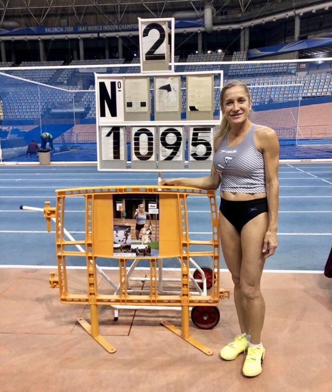 Eva Gadea bate el récord del mundo master de triple salto