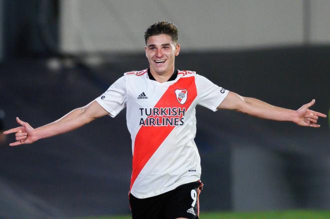 Julián Álvarez celebra un gol con River Plate (Foto: Cordon Press).