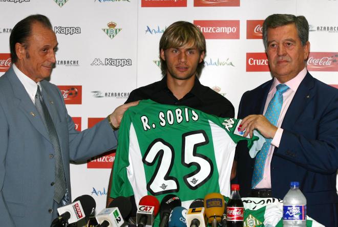 Sobis, en su presentación con el Betis (Foto: Cordon Press).