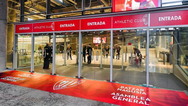 Entrada a la Asamblea del conjunto bilbaíno (Foto: Athletic Club).