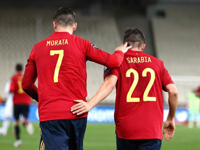 Morata celebra con Sarabia el gol de España ante Grecia (Foto: Cordon Press).