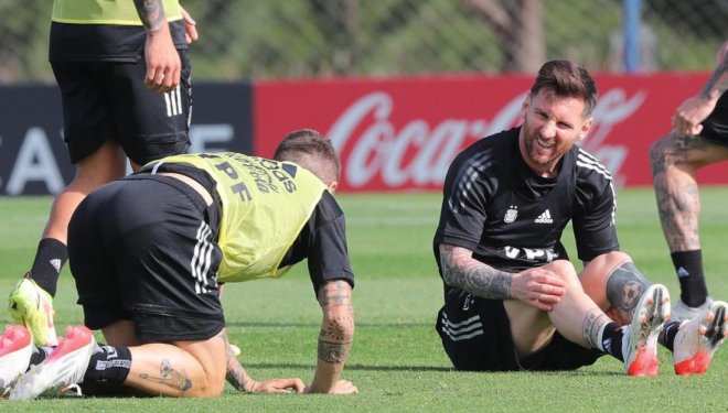 Papu Gómez con Leo Messi.