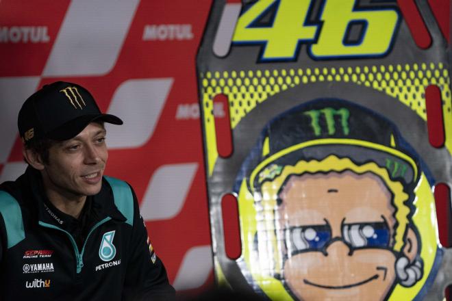 Valentino Rossi comienza su fin de semana de homenajes en Valencia