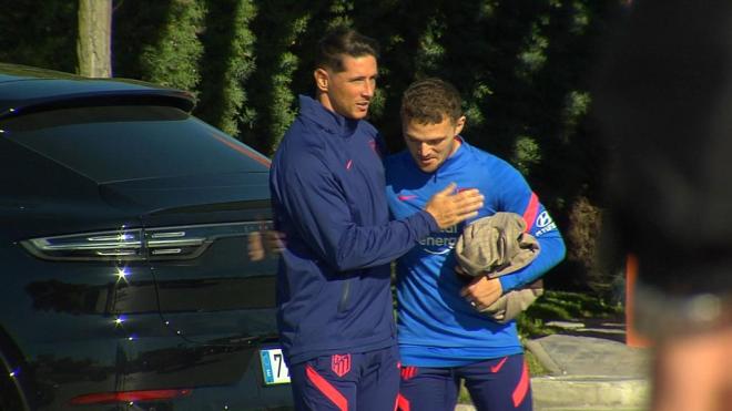 Fernando Torres con Trippier en el entrenamiento.