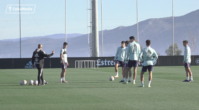 Entrenamiento del Celta con varios canteranos.