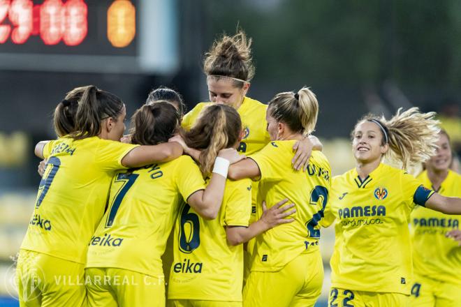 Las jugadoras del Villarreal Femenino celebran un gol (Foto: VCF).