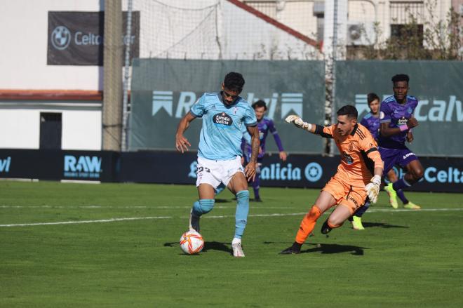 Fabricio encara a Samu Casado (Foto: RC Celta).