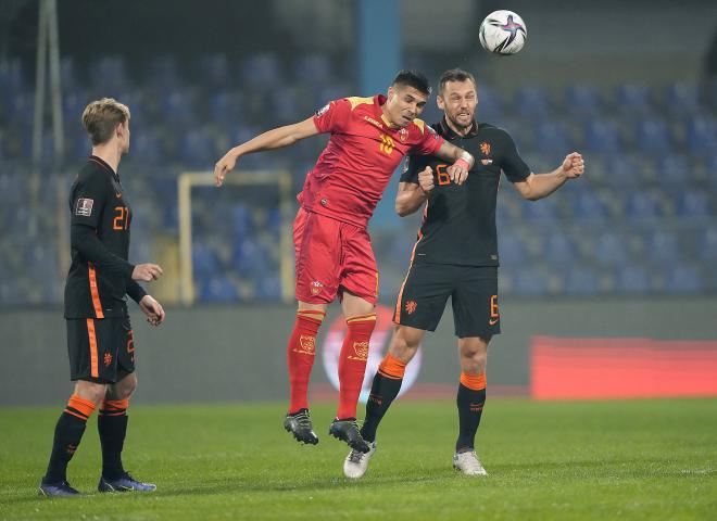Djuka, en el partido entre Montenegro y Holanda (Foto: Cordon Press).