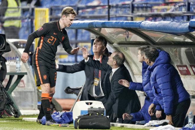 Xavi teme una recaída de Frenkie de Jong (Foto: Cordon Press).