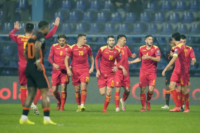 Osmajic (20) celebra con sus compañeros un gol ante Holanda (Foto: Cordon Press).