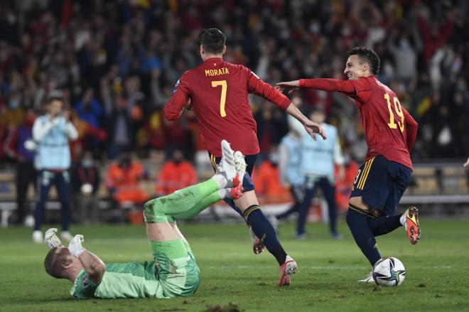 Álvaro Morata celebra su gol en el España-Suecia (Foto: Kiko Hurtado).