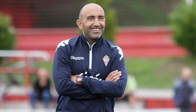 Abelardo, en su última etapa como entrenador del Sporting (Foto: Luis Manso).