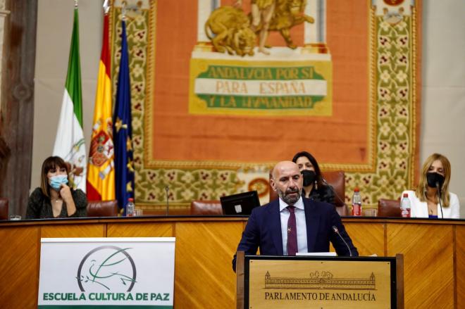 Monchi, en el Parlamento de Andalucía.