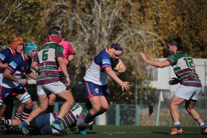 Una jugada del partido entre el Liceo Francés y el Club Rugby Málaga.