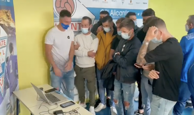 Los jugadores del Alicante esperando el sorteo de la Copa del Rey