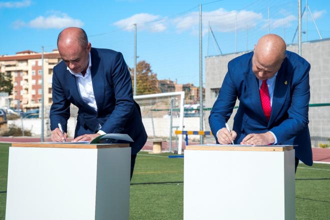 Javier Imbroda, en la firma del programa Educativo de Excelencia Deportiva en Andalucía (EDA).