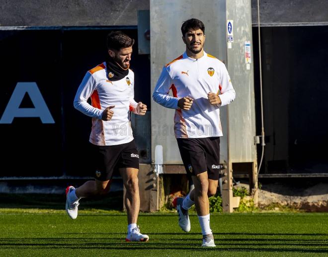 Soler y Gayà son fijos en el once titular (Foto: Valencia CF)