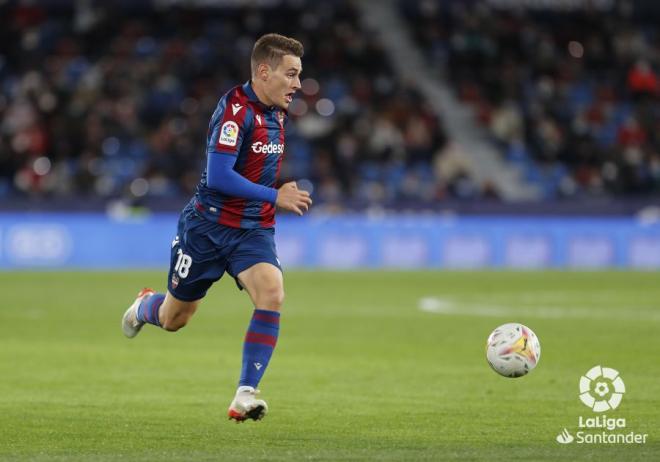 De Frutos conduce el balón. (Foto: LaLiga)