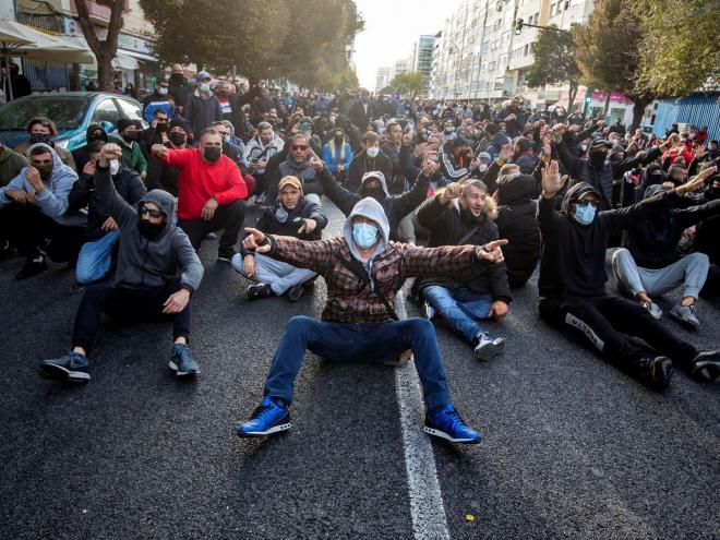 Sentada durante la huelga del metal en Cádiz (Foto: EFE).