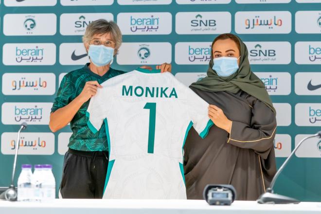 Monika Staab, primera seleccionadora femenina de Arabia Saudí.