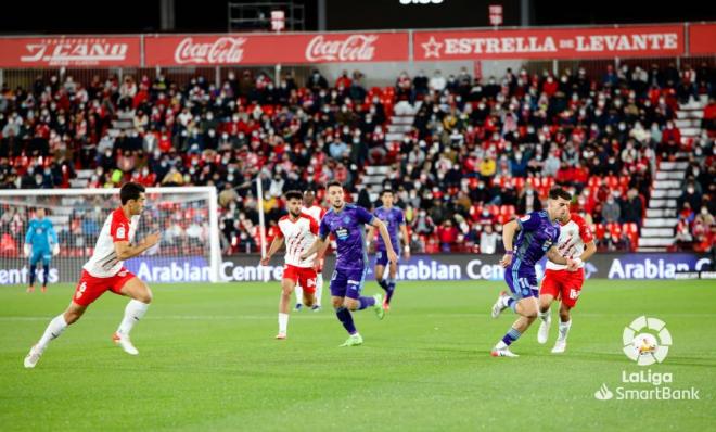 Un lance durante el Almería-Real Valladolid.