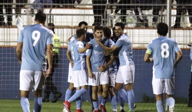 Los jugadores del CFI Alicante celebran un gol.