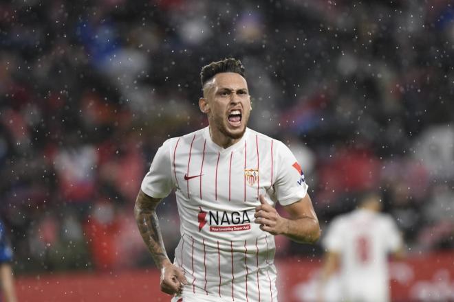 Ocampos celebra su gol ante el Alavés (Foto: Kiko Hurtado).