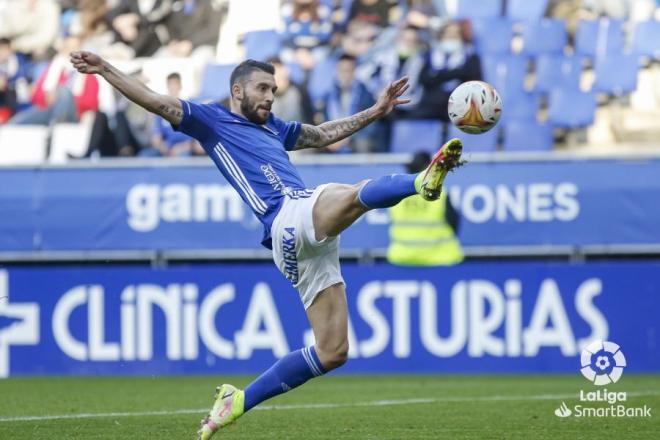 Borja Bastón, durante el Real Oviedo-Amorebieta (Foto: LaLiga)