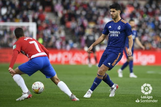 Asensio golpea el balón (Foto: LaLiga).