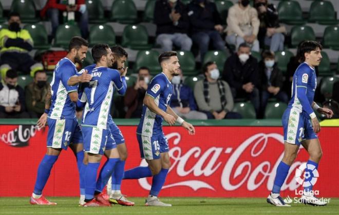 Fekir celebra su gol al Elche con Juanmi y otros compañeros (Foto: LaLiga).