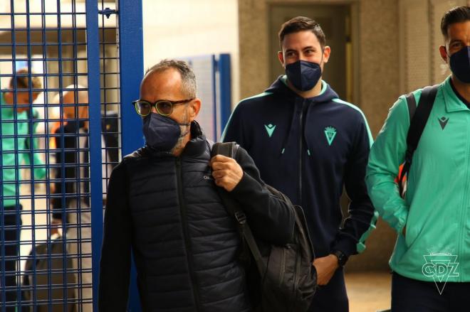 Cervera, a su llegada al Coliseum (Foto: Cádiz CF).