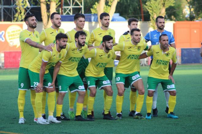 El once inicial del CD Atlético Tomelloso en un partido.