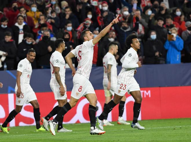 Jordán celebra el gol ante el Wolfsburgo. (Foto: Kiko Hurtado).