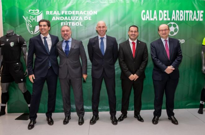 Ángel Haro, Medina Cantalejo, Luis Rubiales, Pablo Lozano y José Castro, en la gala del arbitraje.