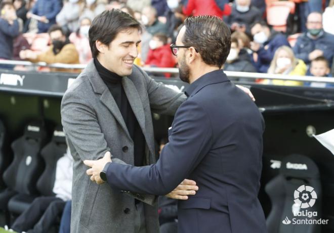 Bordalás, con Iraola antes del Valencia CF - Rayo (Foto: LaLiga).